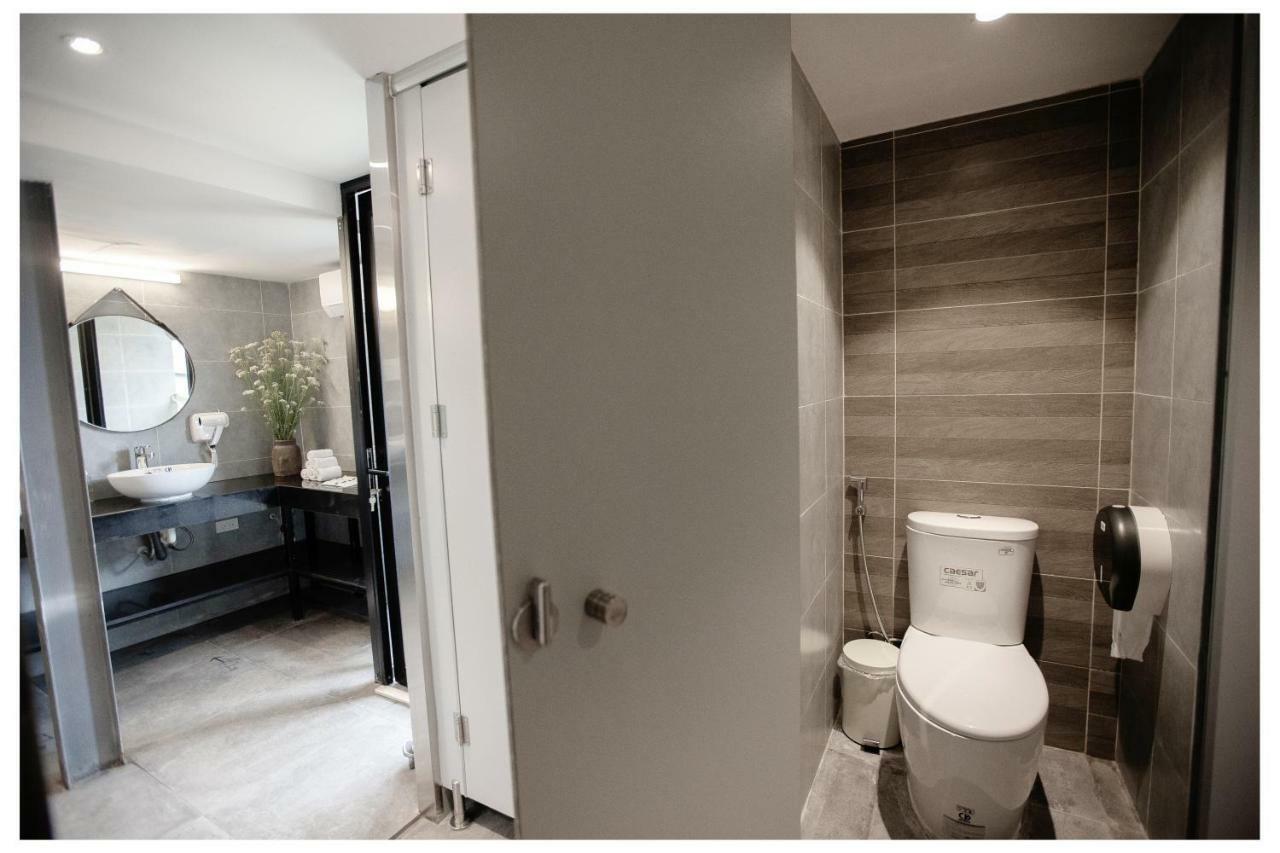 Khan Hoang Capsule Hotel (Adults Only) Hanoi Zewnętrze zdjęcie