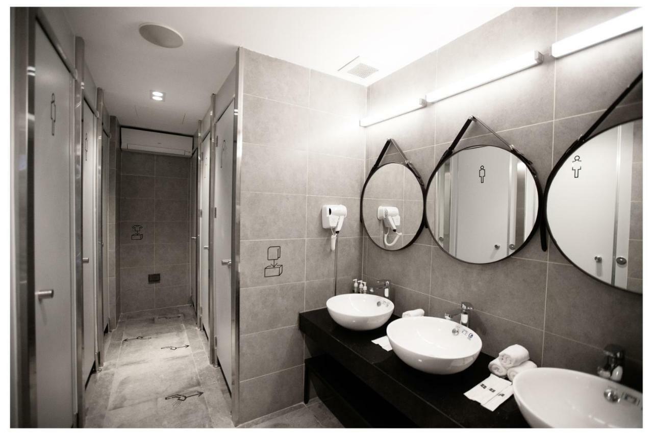 Khan Hoang Capsule Hotel (Adults Only) Hanoi Zewnętrze zdjęcie